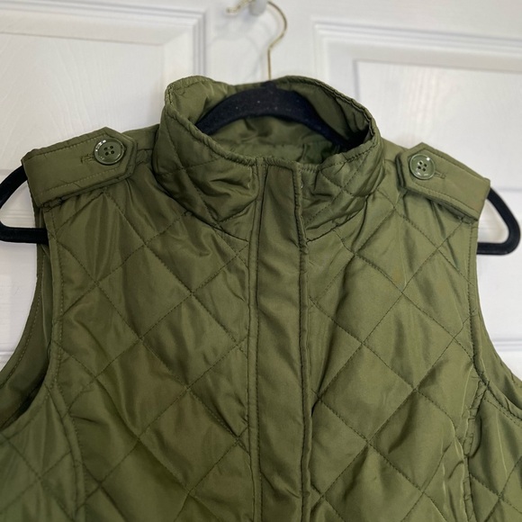 Izod Women’s Quilted Vest - Green - Size Large - Picture 4 of 6
